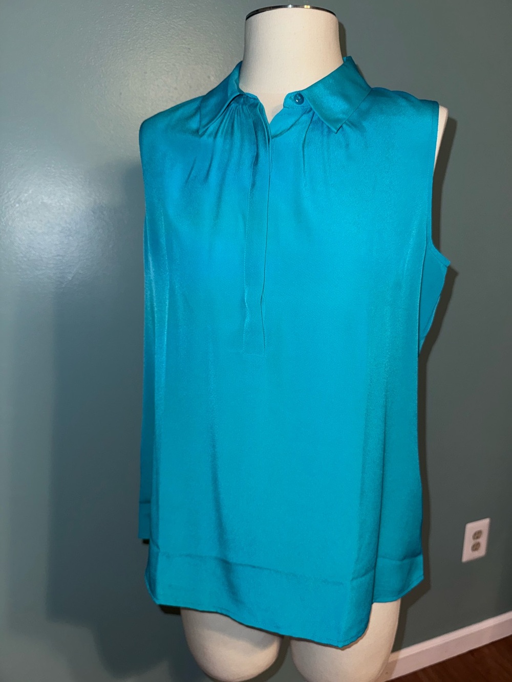NWT LOFT Beautiful Light teal Top Medium